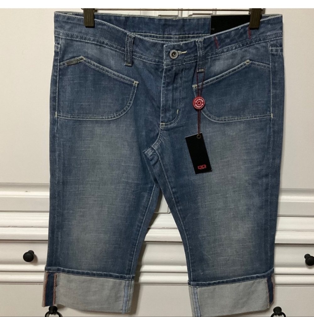 Q-Gene Jeans denim cuffed capri's with pockets Back With Zipper NWT Size 28